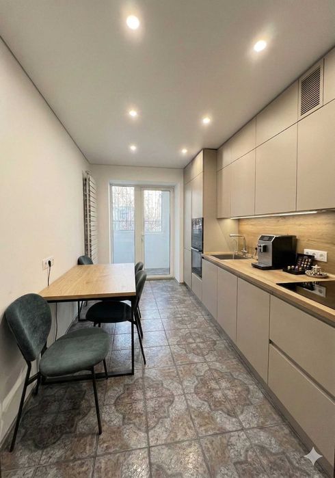 Продам 4х комн.  141,7 м2. «Красный камень», Район АТБ. Собственник.