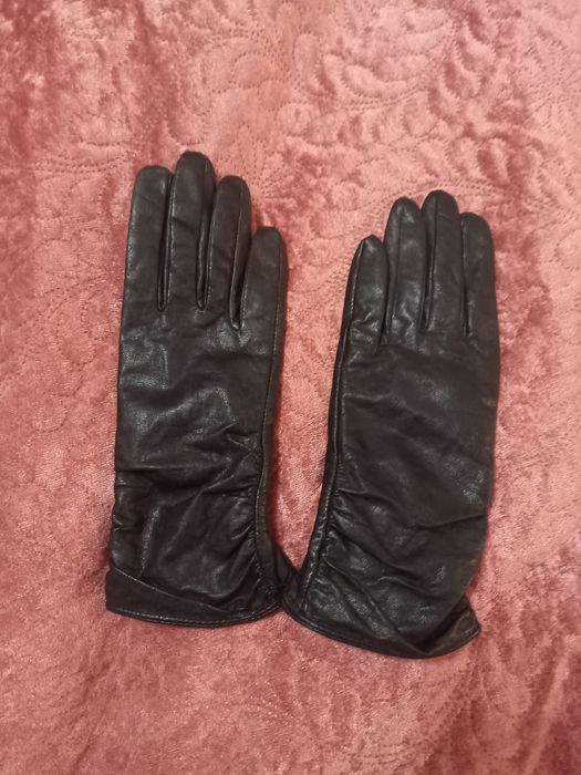 Нові шкіряні жіночі перчатки