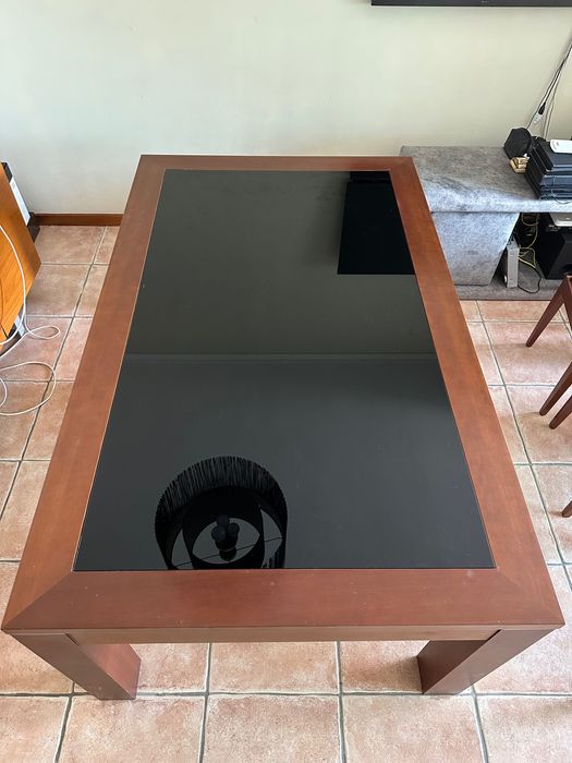Mesa em cerejeira e vidro preto