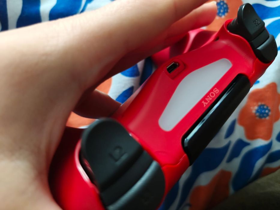 Pad do PS4 czerwony