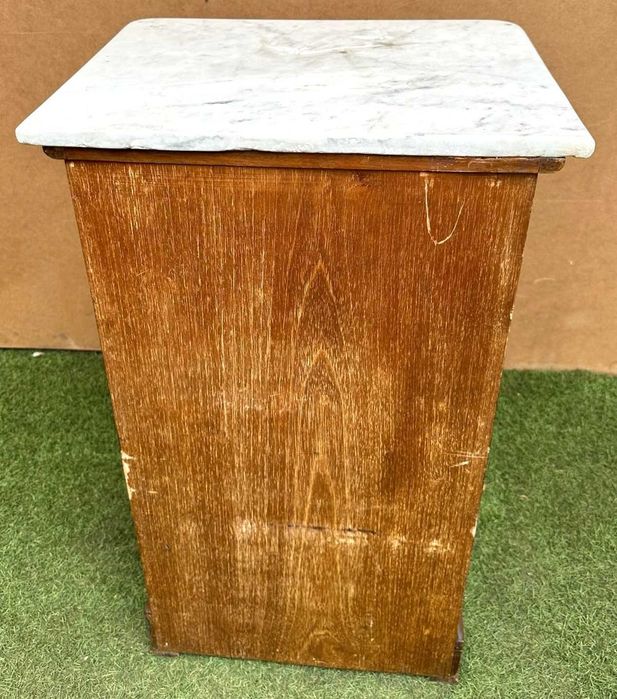 Mesa de cabeceira antiga