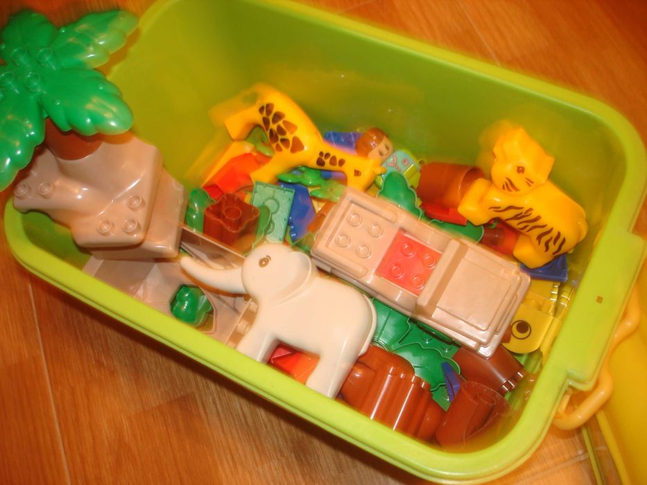Vendo Balde de Legos da Selva a muito bom preço