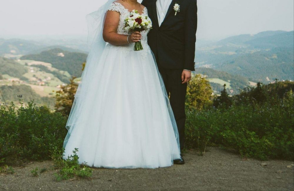 Piękna suknia ślubna.