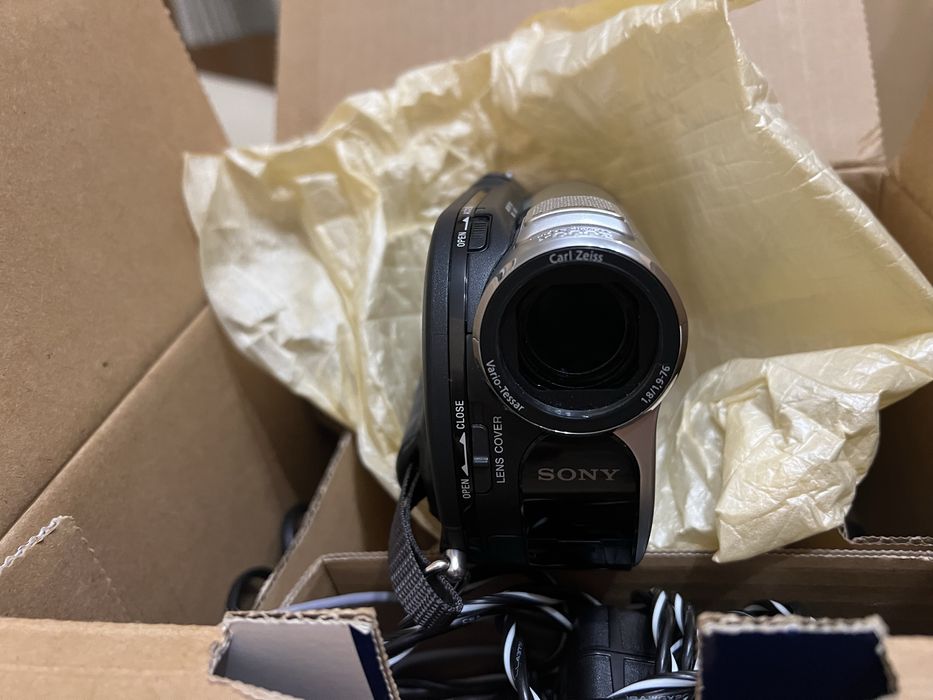 Sony DCR-DVD109E відеокамера з записом на DVD, стан як новий