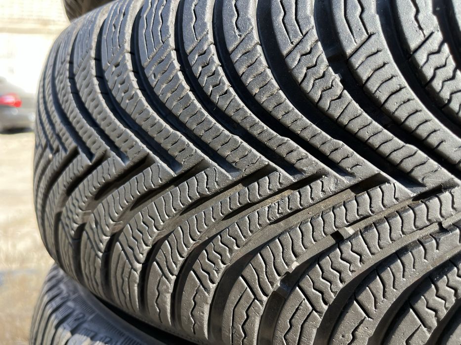 Шини 205/55 R16 Michelin Alpin5 4 зимові гуми стан близький до нових