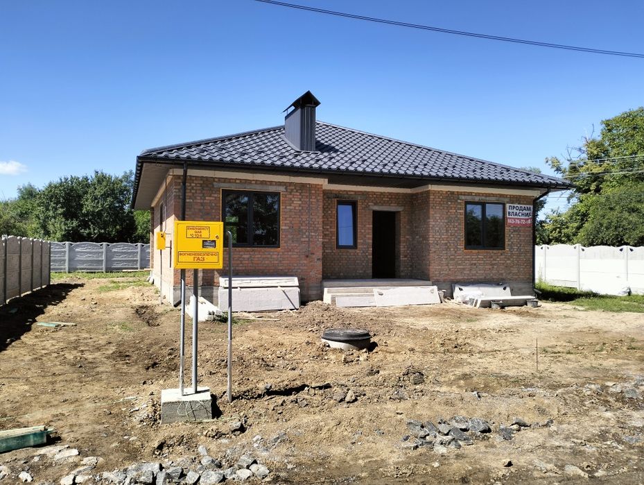 Будинок в центрі села вул.Миру