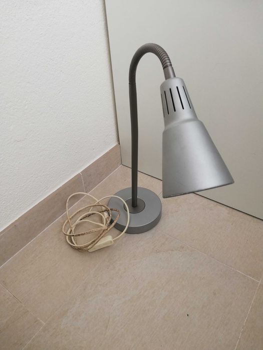 Vendo candeeiro de secretária usado