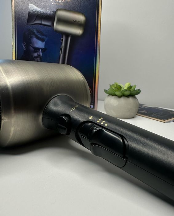 Фен стайлер професійний VGR-453 2200 Вт метал золото