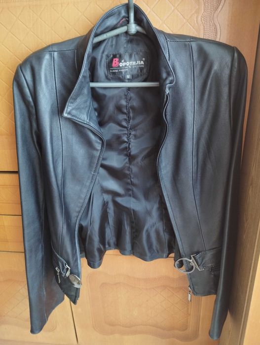 Женская кожаная курточка размер S