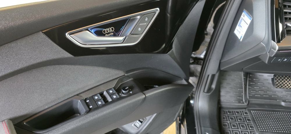 Продам Audi Q4 e-tron.40