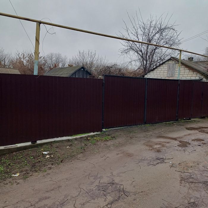 Продається будинок з усіма зручностями та жилою літнею кухнею.