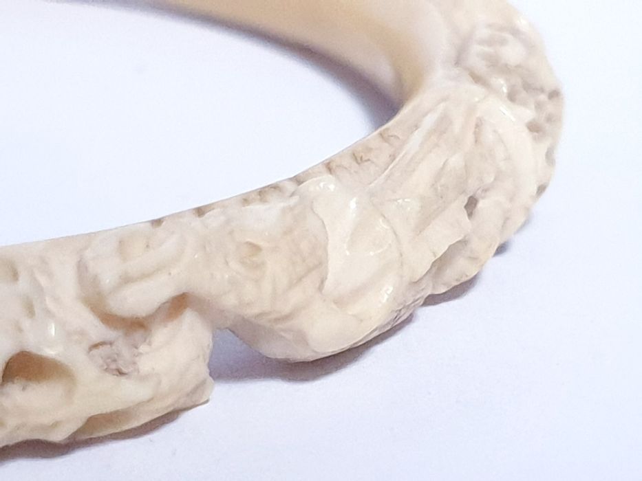 Fantástica antiga preciosa bracelete asiática esculpida à mão