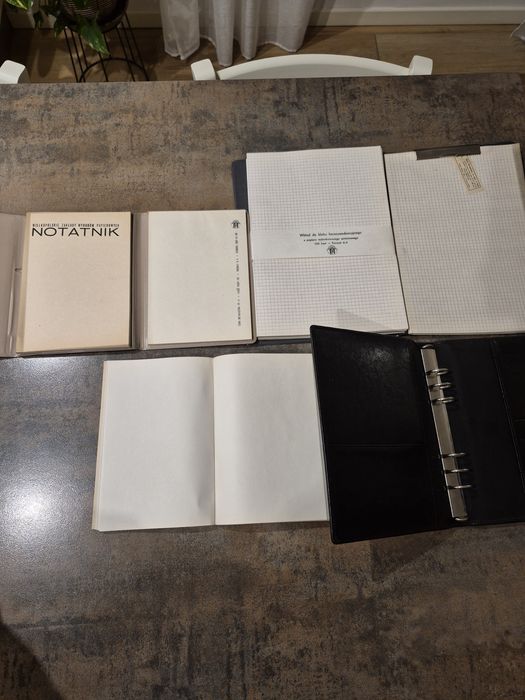 Zabytkowe zeszyty i notatnik PRL.
