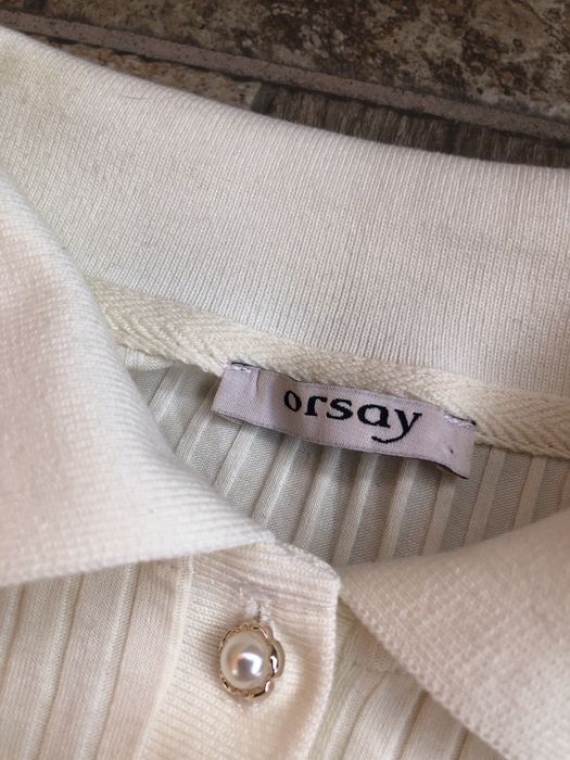 Білий лонгслів-поло в рубчик