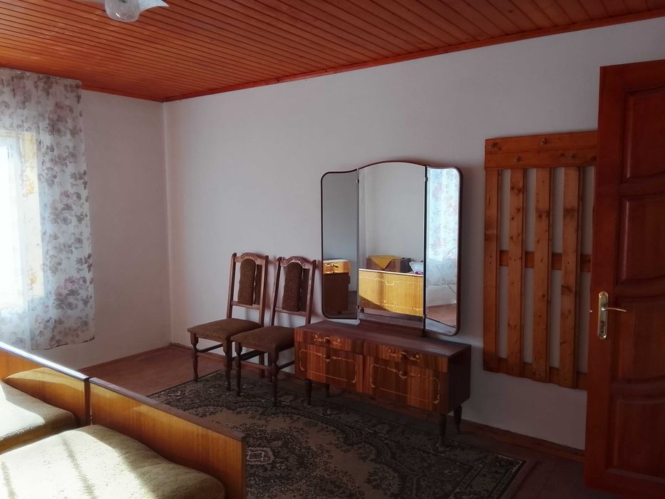 Житловий будинок з вбудованими приміщеннями комерційного призначення