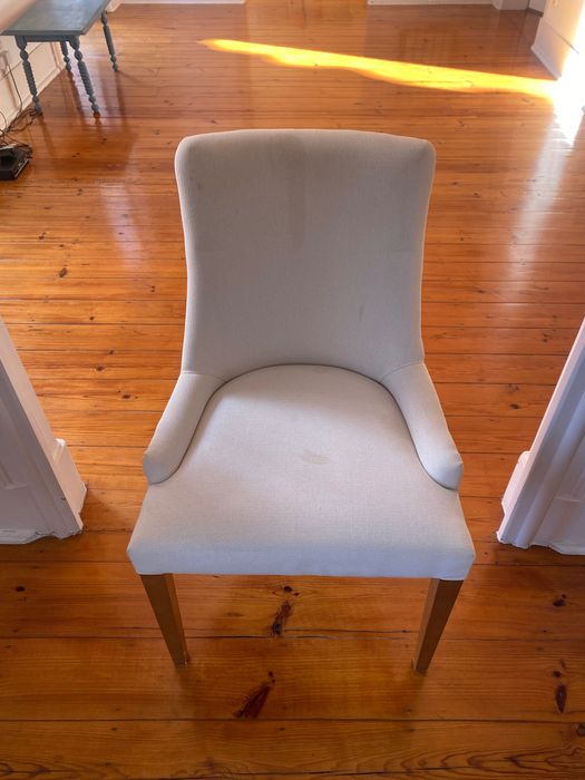 Conjunto mesa e 6 cadeirões