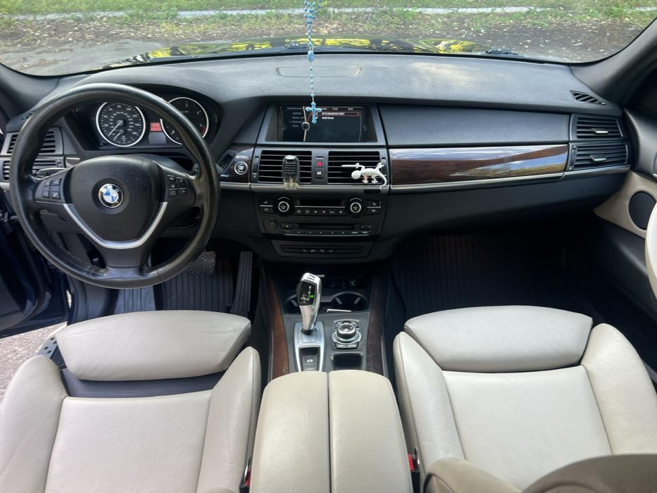 BMW X5, 2010 рік