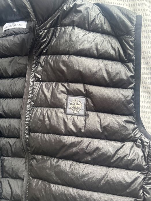 Продаю жилетку ( на пуху ) Stone Island  Оригинал