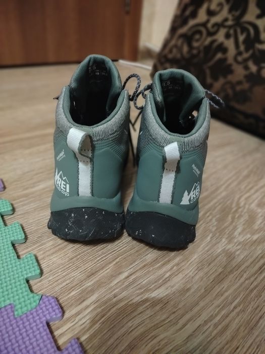 Туристичне взуття і ботінки REl