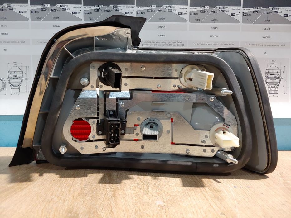 Продається задній лівий фонарь BMW E36