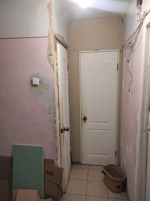 Сдам двухкомнатную гостинку  по улице Ньютона