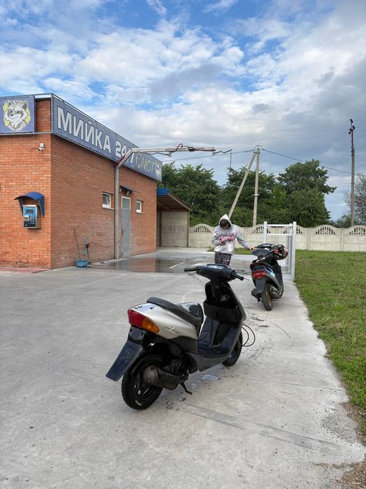 Suzuki lets 2 old