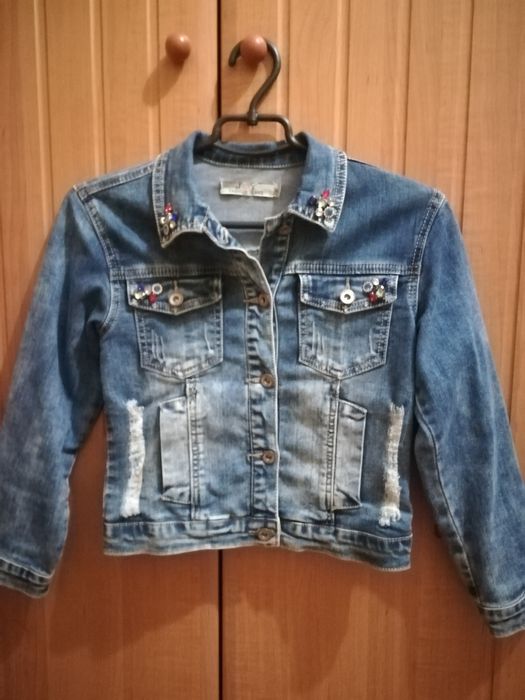 Куртка джинсова.