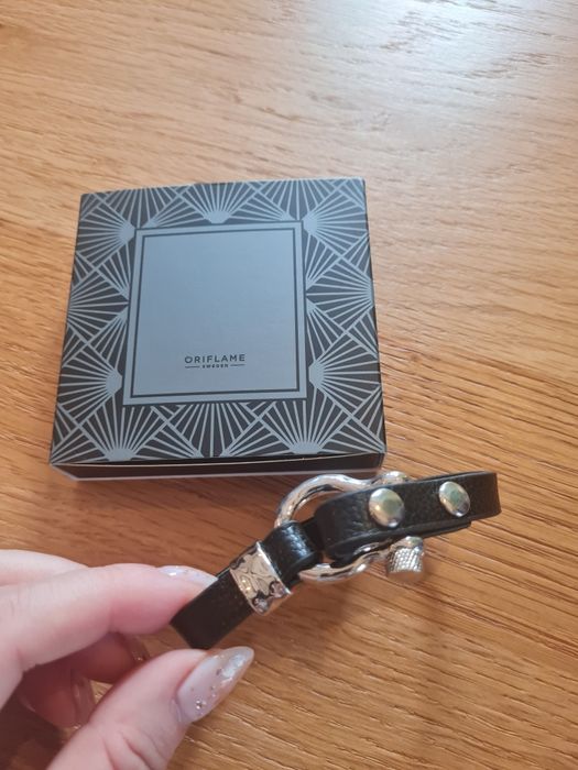 Pulseira de couro e aço