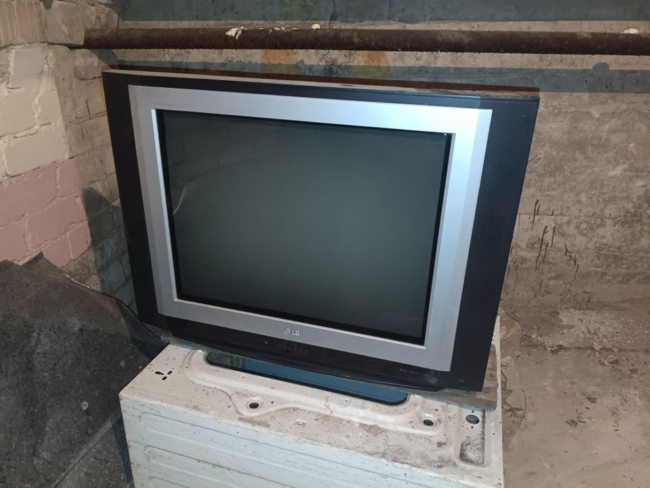 продам телевизор большой lg