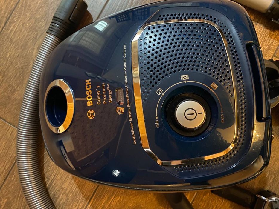 Пилосос Сухого Прибирання з Мішком Bosch Cosyy’y ProFamily [BGLS4A444]