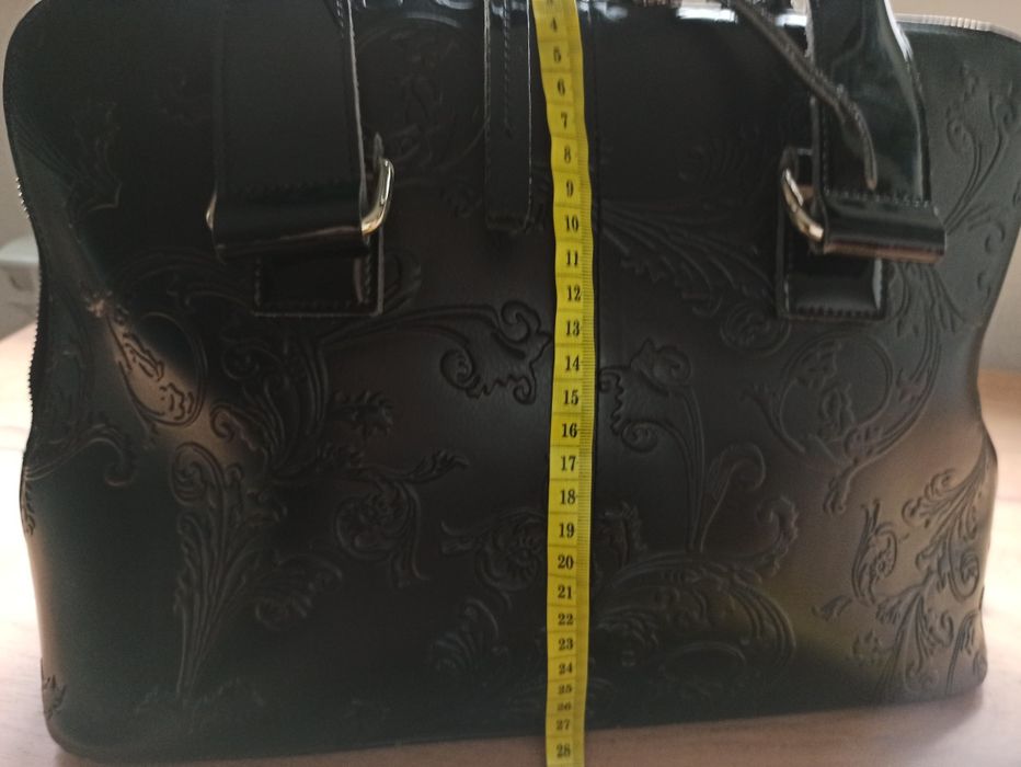 Красивая и удобная сумка из натуральной кожи