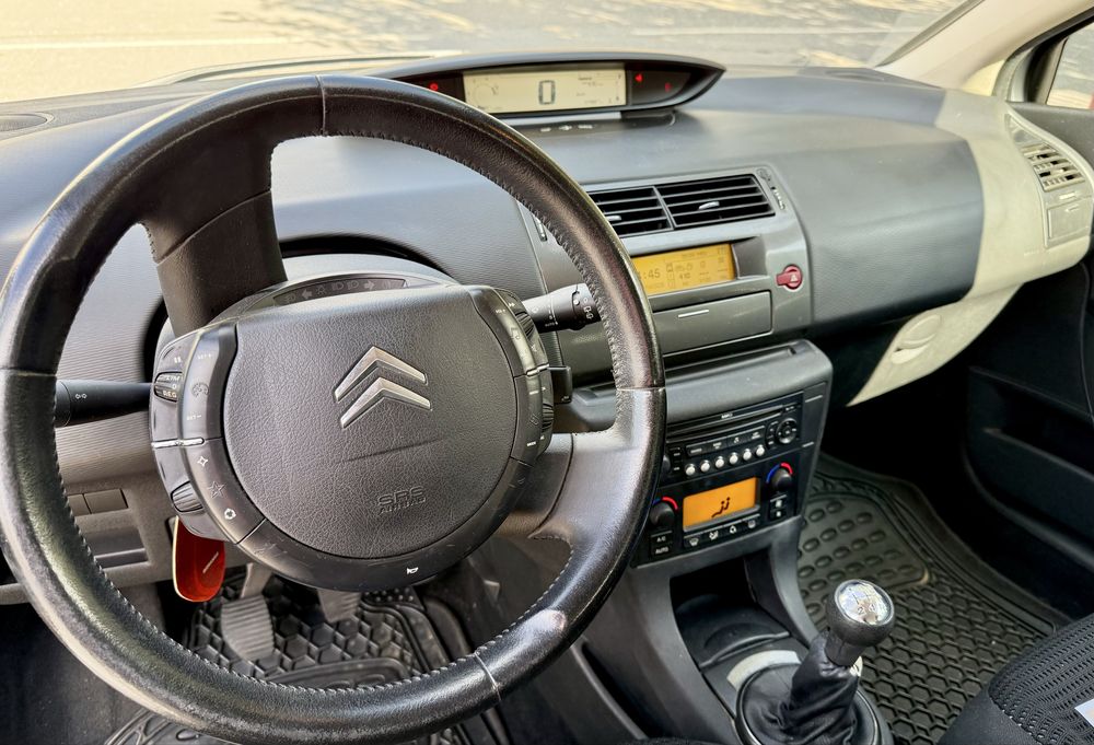 Citroen C4 coupe 1.6HDI — photo 2