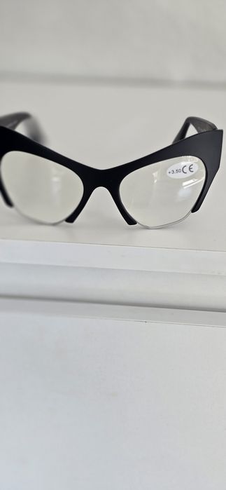 Okulary plus 3,5 czarne kocie