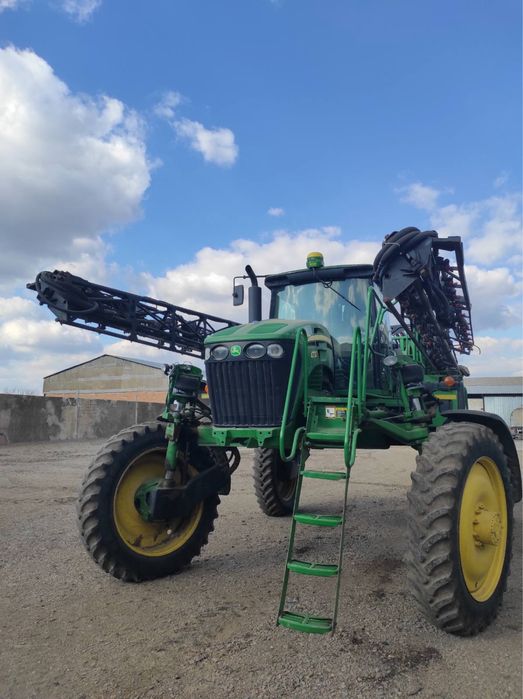 Самохідний обприскувач John Deere 4730