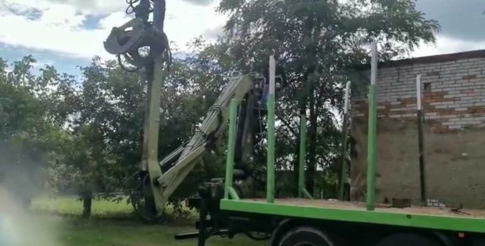 Кран маніпулятор Loglift лісний на ЗІЛ КАМАЗ УраЛ