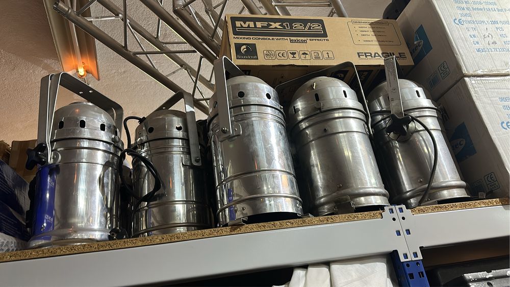 Projectores PAR 64 cromados