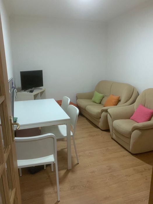 Alugo quarto na Quinta dos Barros perto do Hispital de Santa Maria e da Universidade Catolica