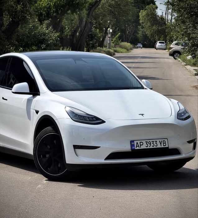 Tesla model Y 2020 рік
