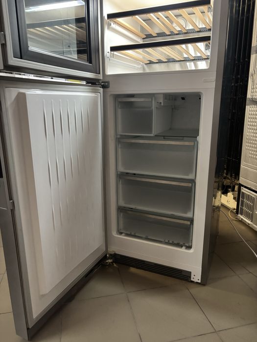 Винний холодильник Miele KWNS28462E