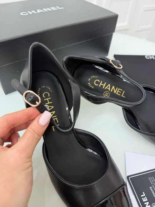 Туфлі Chanel в наявності