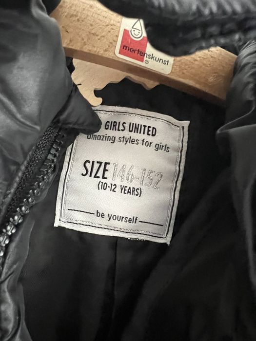 Куртка на дівчинку