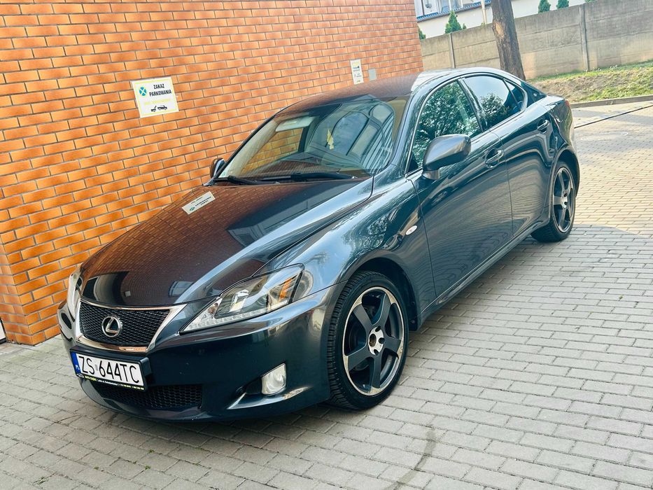 Lexus IS