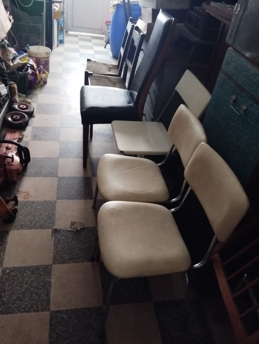 Cadeiras variadas