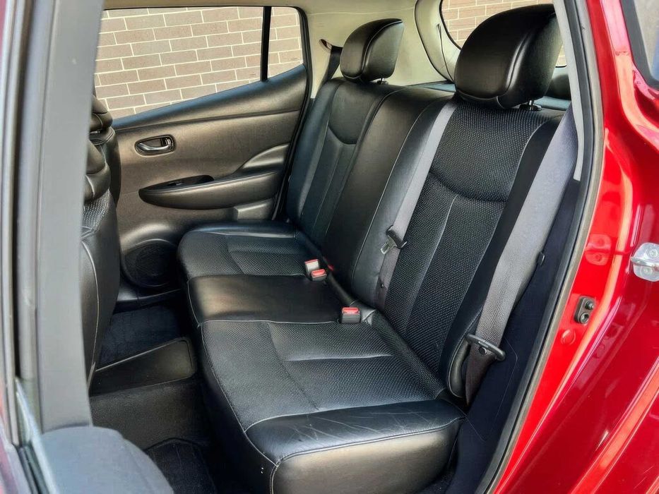 Nissan LEAF SL      2015