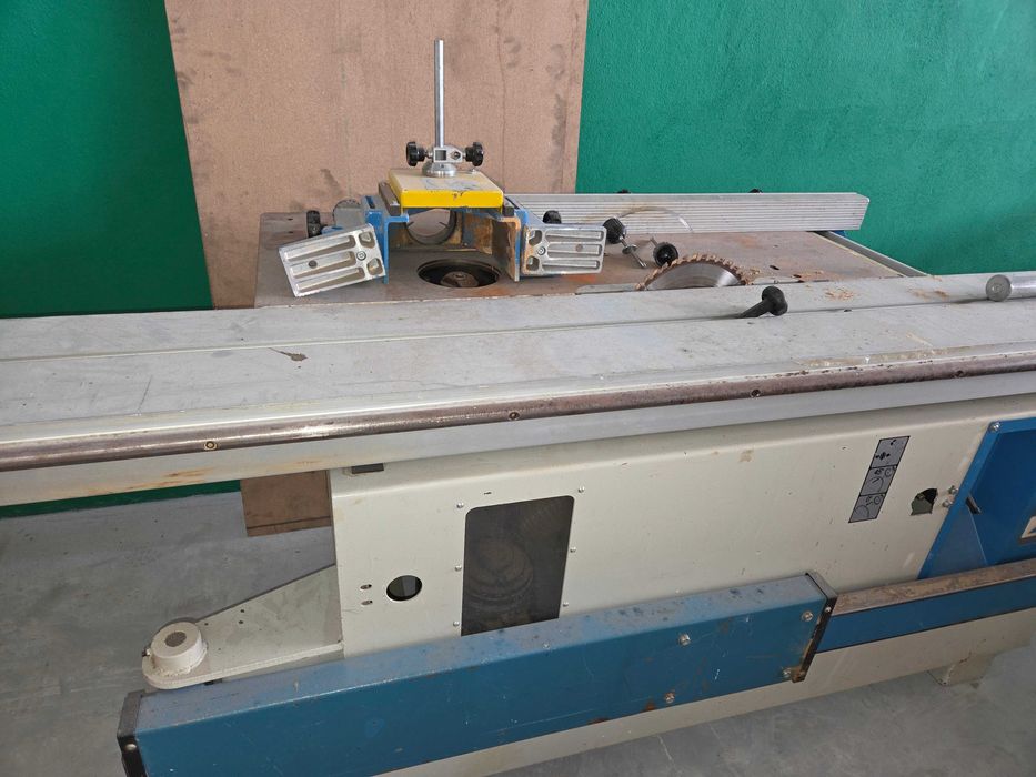 Esquadrijadora com tupia