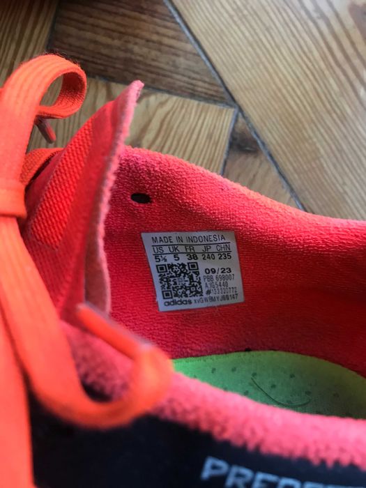 Chuteiras Adidas com pitons (Piso firme) 38