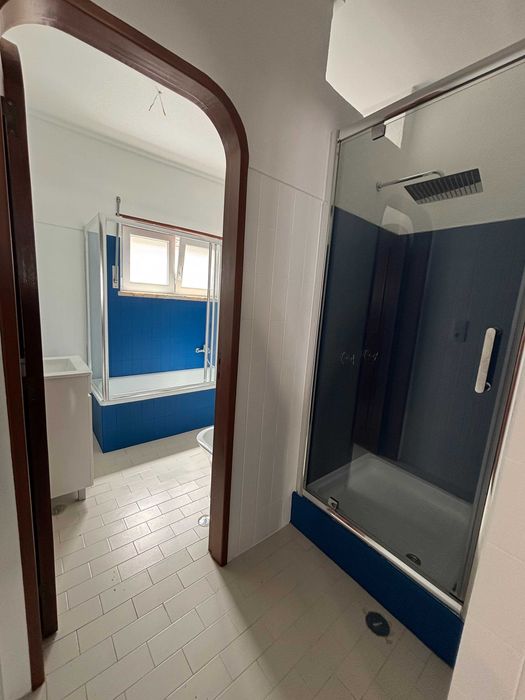 Apartamento T2 espaçoso com varanda em Santo António, Costa da Caparica