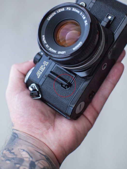 Canon AE-1 (Preta) + FD 50mm f/1.8 (Analógica 35mm) - Totalmente Funcional - Estado OK