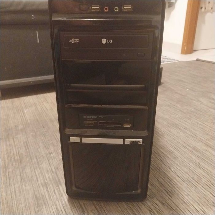 Torre PC LG em bom estado
