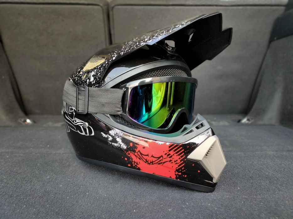 Кроссовый шлем Новый! + Очки